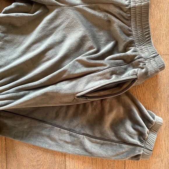 Skims Velour Tank Top & Jogger Set | Size Tank: Small Joggers: Small | Gray - Picture 4 of 10